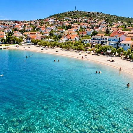 Ana - Wake Up To The Sea, Balcony, Terrace, Garden & Parking, - Dalmatia Apartamento *