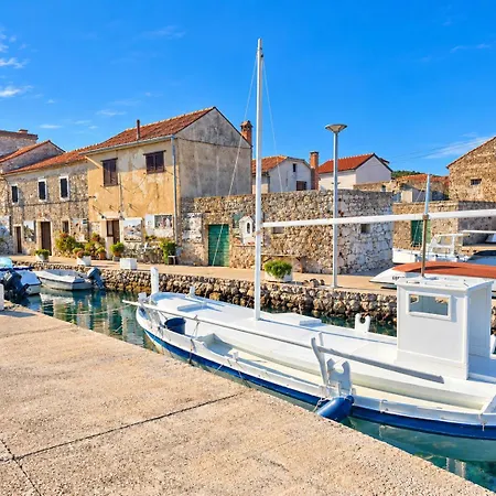 Apartamento Ana - Wake Up To The Sea, Balcony, Terrace, Garden & Parking, - Dalmatia Murter